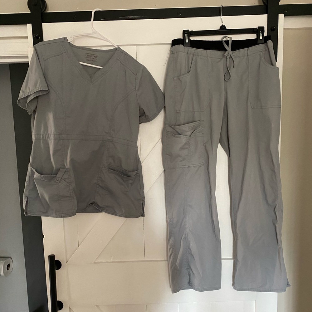 Cherokee stretch scrub set